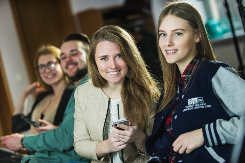 Visus studentus kviečiame į susitikimą su fakulteto administracija studentų apklausų rezultatams aptarti