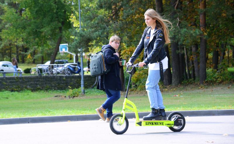 Nauja žvaigždė: sukurtas didmiesčių gyventojams skirtas elektrinis paspirtukas 