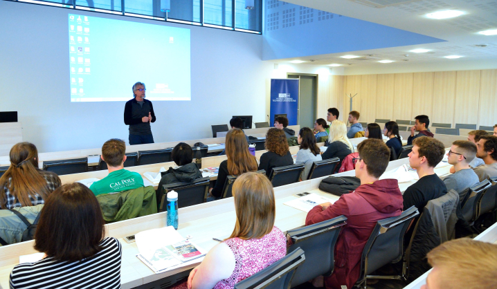 VGTU and CalPoly students meet during the 6th international summer school