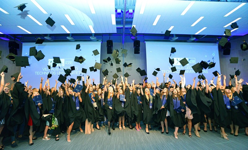 VGTU Verslo vadybos fakulteto diplomų įteikimo ceremonija