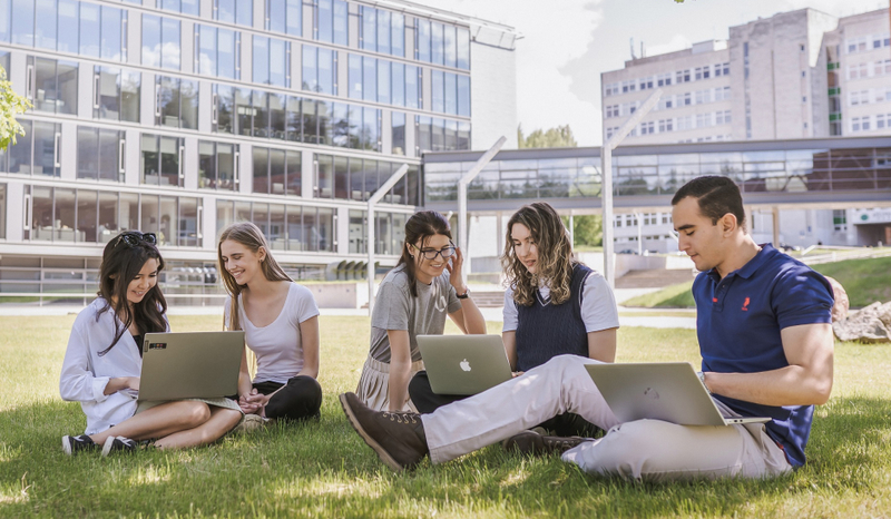 VILNIUS TECH invites return to the auditoriums and everyone who wants to get vaccinated at the university