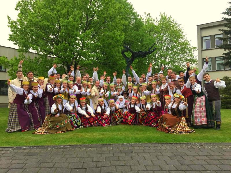  „Vingis“ nugalėjo liaudiškų šokių ansamblių konkurse „Kadagys 2015“